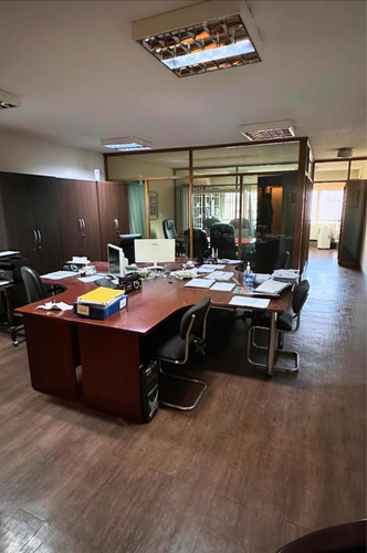 Venta Comoda Oficina En Excelente Punto Ciudad Vieja !