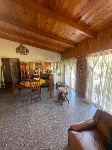 Casa En Venta De 3 Dormitorios C/ Cochera En Papagayos