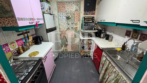 Se Vende Amplio Departamento 2d 1b En Sector Residencial