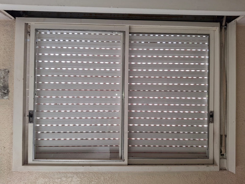 Ventana Corrediza De Hierro Blanco (Usado)