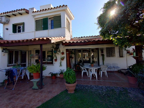 Casa 4 Dormitorios Con Departamento Cerro De Las Rosas Zona Norte