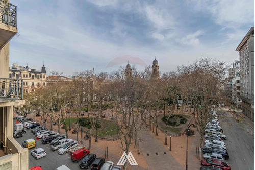 Vendo, Plaza Matriz, Tres Ambientes Dos Baños.