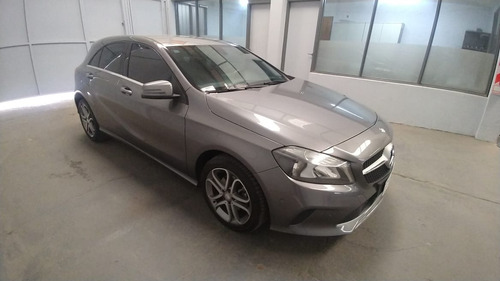 Imagen 2 de 8 de Mercedes Benz A200