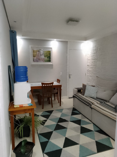 Apartamento Com Dois Dormitórios, Uma Vaga De Garagem.