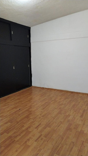 Casa En Venta En Colonia La Virgen, Metepec, Estado De México