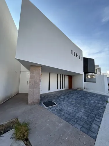 Hermosa Casa En El Condado/ Privada