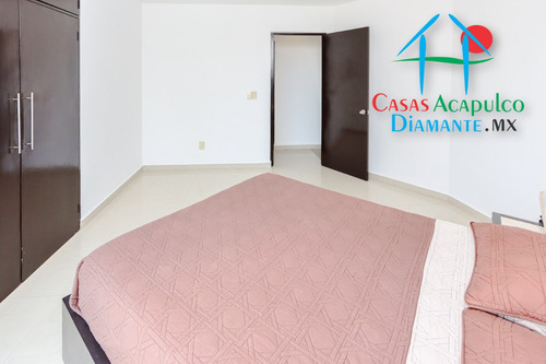 Cad Lobayan 303. Terraza Con Vista Parcial Al Mar