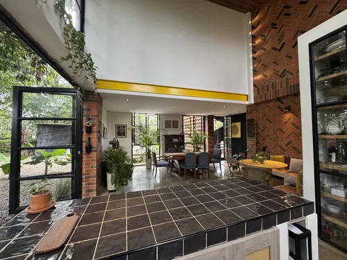 Casa En Venta En Alfaguara. Cod V11494