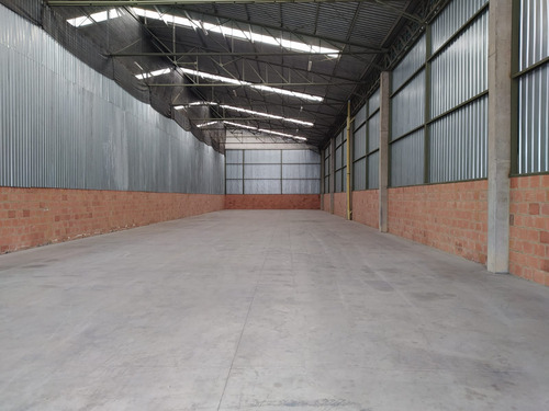 Bodega Arriendo 688 M2 Madrid, Cund. Parque Industrial 