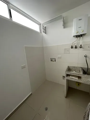 Venta Aparta-estudio. Sur De Cali. Barrio Pance, 66 Mtrs. Tercer Piso Con Ascensor. Parqueadero Propio