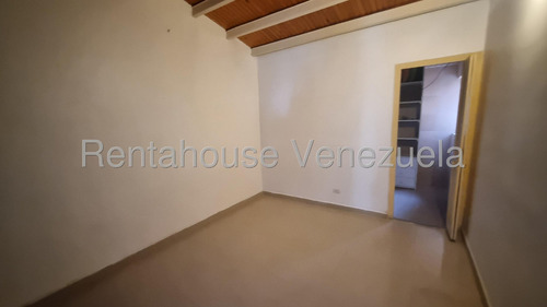 José Trivero Vende Bella Y Acogedora Casa Ubicada En Cabudare, Cuenta Con Tanque Subterráneo Y Parque Infantil