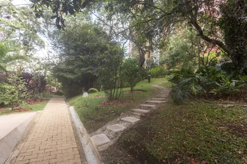 Apartamento En Arriendo En El Tesoro. Cod A20252