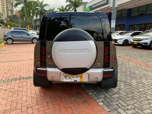Land Rover Defender First 2021