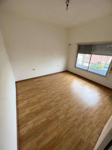 Imagen 7 de 15 de Ph -3 Amb En Pb Con Cochera Y Patio - 2 Amb En 1° Con Terraza Propia - Con Renta