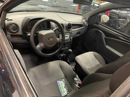 Ford Ka Chocado En Marcha Andano