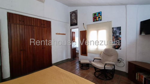 Hermosa Casa Con Excelentes Acabados, Ubicada En Una De Las Mejores, Zonas Del Trigal Norte, Cocina Equipada, Aires Acondicionados Y De Doble Nivel, Jardín Interno Con Jacuzzi, Balcón En La Habitación