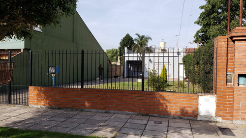 Venta - Casa 3 Amb Sobre Amplio Lote 8,66 X 50 M. Temperley