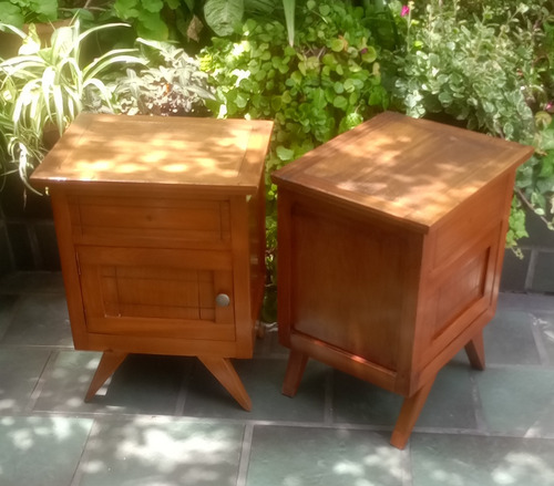 Par Mesas De Luz Americano Escandinavo Retro Vintage 70's Barniz Marrón (Usado)