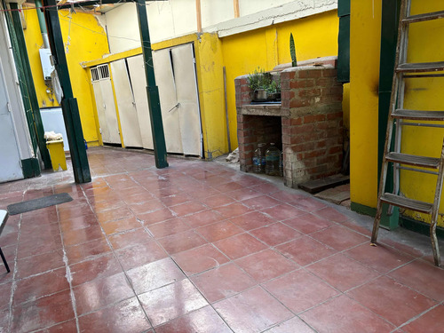 Excelente Ubicación, 6 Dormitorios, 4 Baños, Sólida, 5 Norte