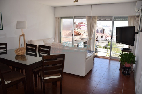 Apartamento En Peninsula, 2 Dormitorios *- Ref: 2774