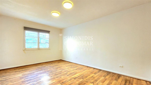 Casa En Venta De 5 Dorm. Las Condes El Golf Metro Tobalaba