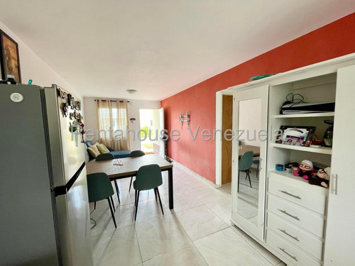 María Valera Vende Hermosa Casa En La Ensenada.