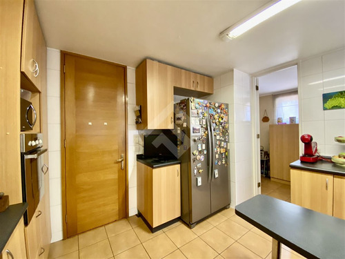 Casa En Venta De 4 Dorm. En La Reina