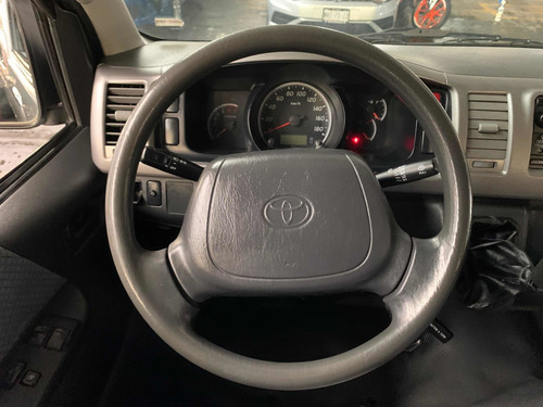Imagen 9 de 10 de Toyota Hiace 2.7 Bus 15 Pas Std 5 Vel Ac 2013