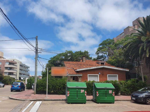 Imagen 2 de 21 de Casa Esquina, 27 Esq 18 , Corazón De Peninsula Con Vista Al Mar Y Dos Plantas !!
