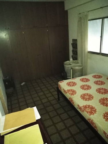 Imagen 5 de 7 de En Venta Apartamento En Urbanización Los Rosales 80m2 3h. 1h