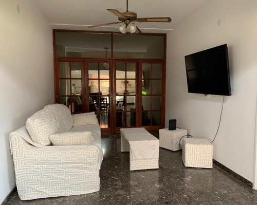 Casa En Venta - 4 Dormitorios 4 Baños - Cochera - 830mts2 - Bella Vista, San Miguel