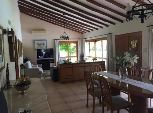 Casa En Venta - 5 Dormitorios 3 Baños - Cocheras - 30.780mts2 - Rama Caída, San Rafael