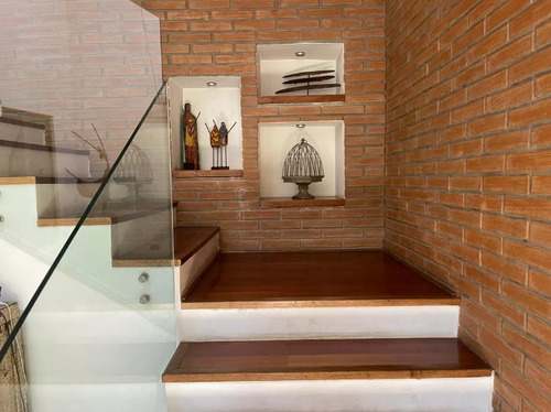Linda Casa Con Gran Terreno De 900 Mt2/colegio Newland