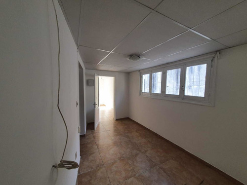 Alquilo Hermosa Y Amplia Casa De 2 Dorm En La Comercial!!