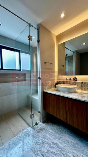 Casa En Venta En Av. Explanada, Lomas De Chapultepec, Miguel Hidalgo, Cdmx.