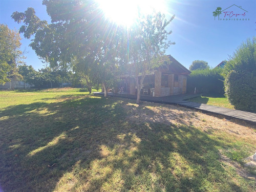 Parcela - Casa En Venta 7d/5b Quincho En Condominio Peñaflor