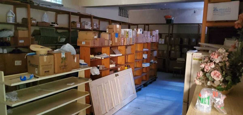 Vendo Amplio Local Comercial En Zona Universitaria.