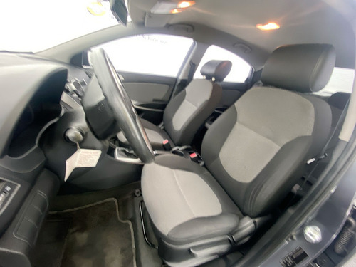 Imagen 15 de 25 de Hyundai Accent I25 Gl 1.4