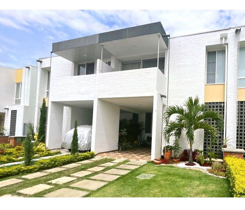 Venta Casa Condominio En El Castillo, Jamundí 722.