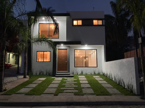 Venta Casa Nueva En Lomas De La Selva - V268