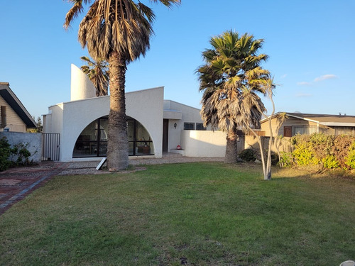 Casa En Pichidangui Totalmente Amoblada 4d 3b