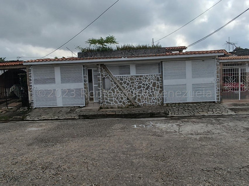 Cliff Livingston Asesor Inmobiliario Rent-a-house Vende Casa Quinta Ubicada En Urb. El Naranjal En Naguanagua Cod: 24-6878