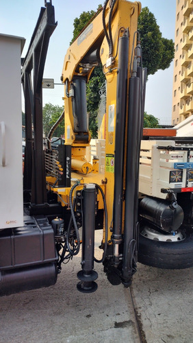 Mercedes Atron 1719 Modelo 2014 Com Munck