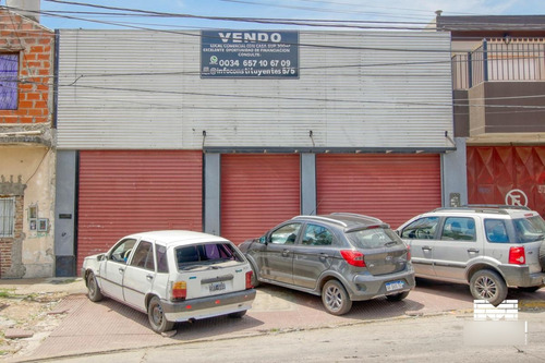 Imagen 2 de 30 de Depósito Y Casa De 3 Ambientes Con Patio Terraza Y Cochera Varios Autos