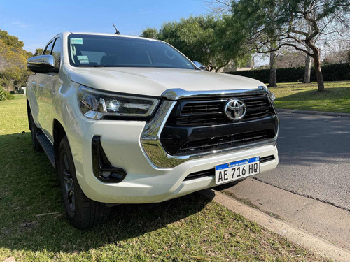 Imagen 2 de 15 de Toyota Hilux 2021 2.8 Cd Srv 177cv 4x4 At