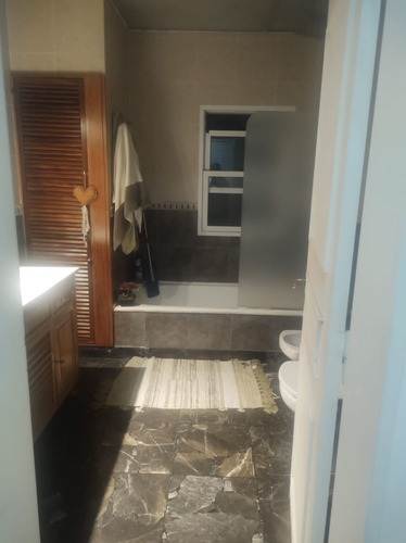 Vivienda En Dos Plantas Con Espacio Libre.