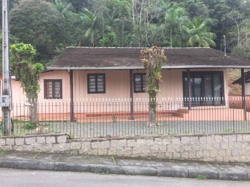 Ótimo Terreno Com 990,00 M², Contendo Uma Casa De Madeira. Ótimo Para Construção Da Casa Própria Ou Para Investir Em Sobrados. - 3579049v