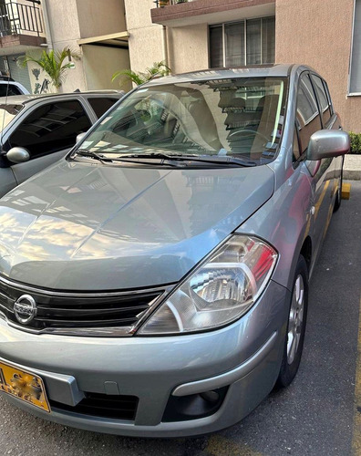 Nissan tiida hb 1.8 Premium