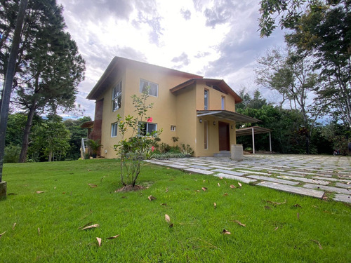 Villa En Venta Amueblada / Jarabacoa 
