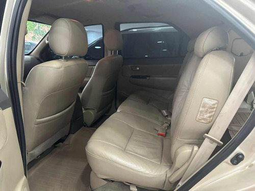 Imagen 9 de 13 de Toyota Fortuner Sr